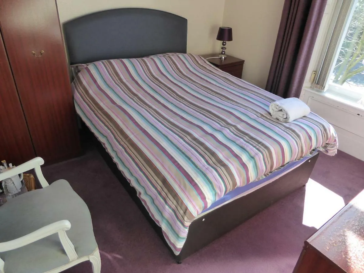 Seashells Guest House Αμπερντήν 3*,